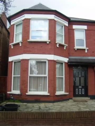 			MUST BE SEEN, Studio Apartment, 1 bath, 1 reception Flat			 Fordwych Road, KILBURN NW2